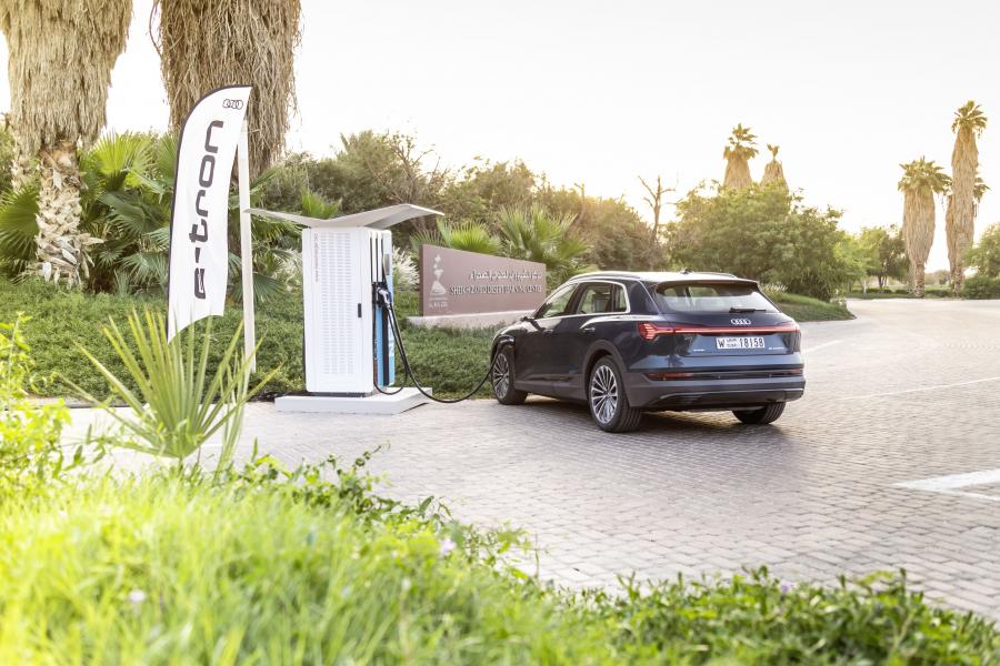  Audi e-tron 55 Quattro 2019 года  (WW) (фото 242 из 452)